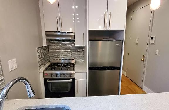 5th image of 355 E 148th St #3B