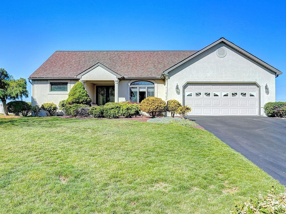 212 Navajo Drive, Red Lion