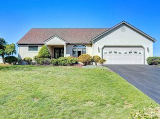 212 Navajo Dr, Red Lion, PA 17356