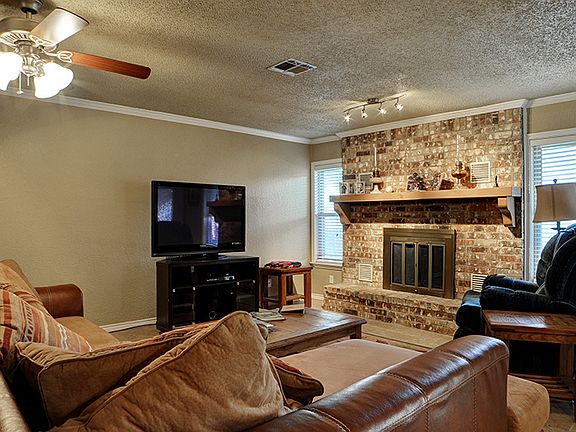 3rd image of 1625 Heather Ln