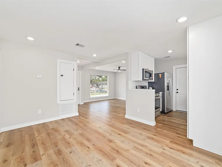 7706 Deadwood Dr — Photo 6