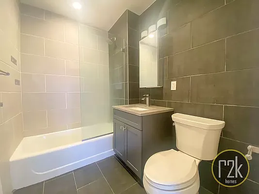 Rented by Realty 2000 Corp | media 36