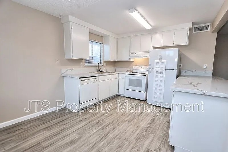 2 bed, 1.0 bath, 975 sqft, $1,795 — Photo 4