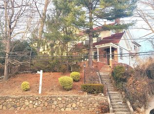 8727 Santiago St, Hollis, NY 11423