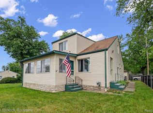 67 W Columbia Ave, Pontiac, MI 48340
