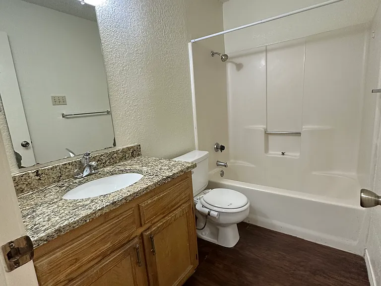 924 W Chestnut St #3 — Photo 8