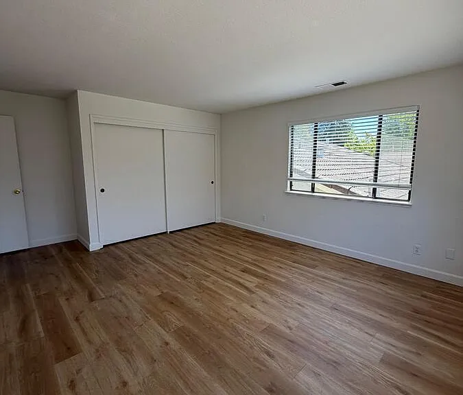 713 Frederick St — Photo 2