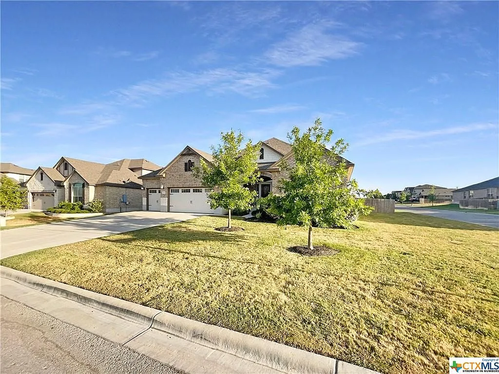 3 bed, 2.5 bath, 2596 sqft, $2,400 — Photo 3