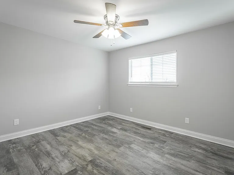 8214 Holly Crest Dr — Photo 13