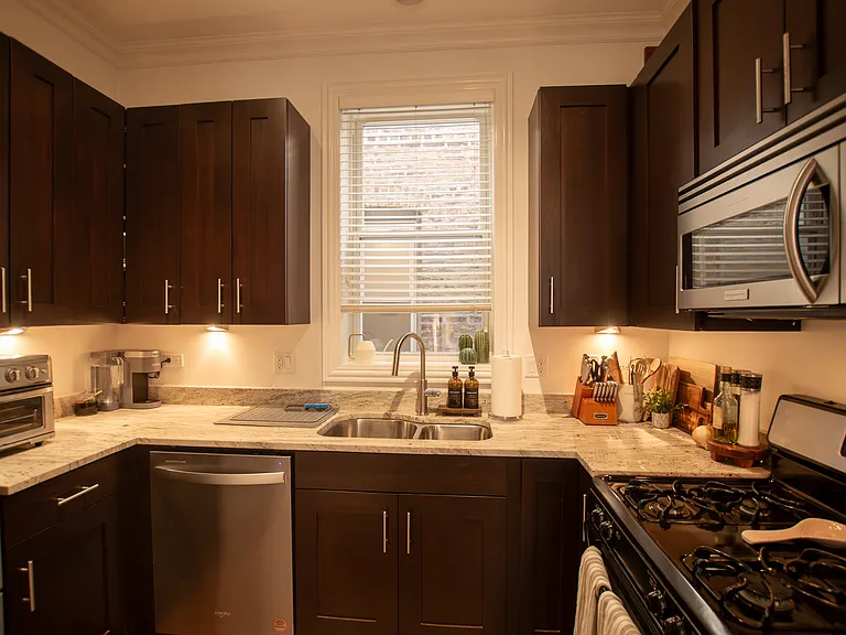 1032 N Marshfield Ave #2F — Photo 7