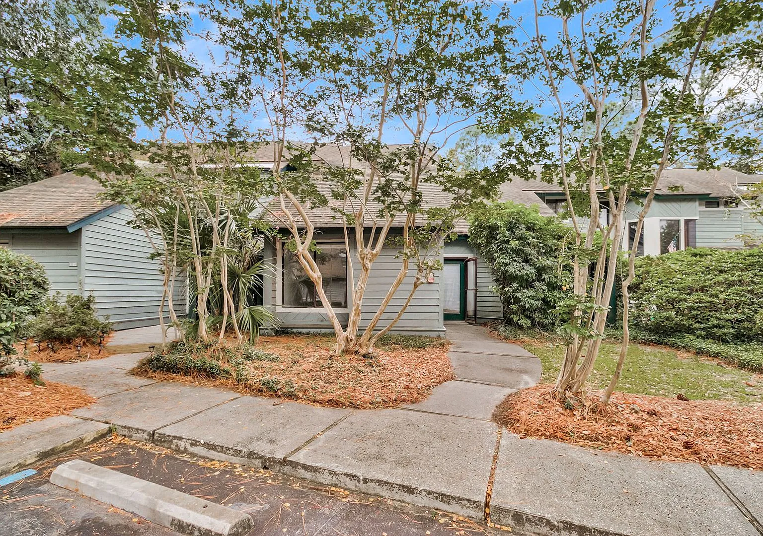 Refreshed 3BR/3BA Snee Farm Lakes Rental with Screened Porch & Water Views — Photo 4
