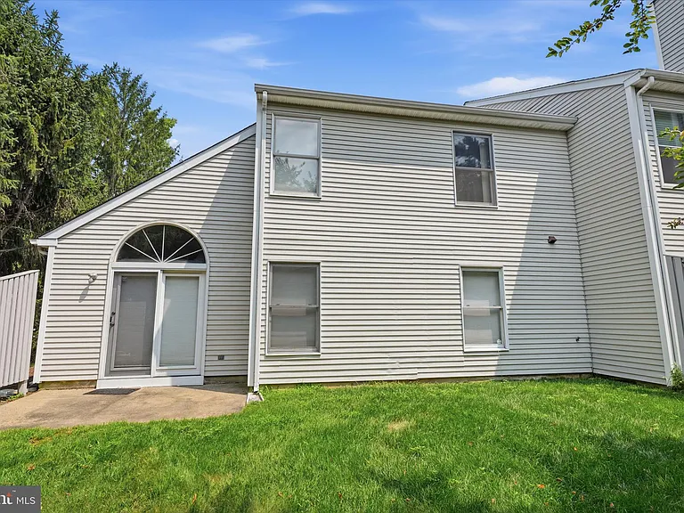 7 Walton Ct — Photo 28