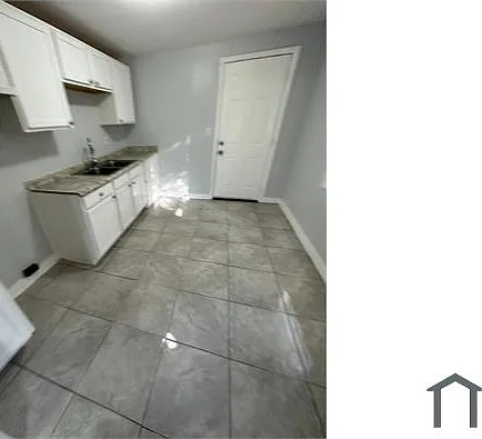 917 W 30th St — Photo 15
