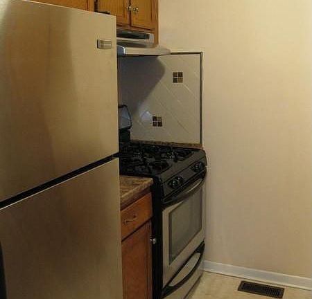 3rd image of 227 Tompkins Ave #2