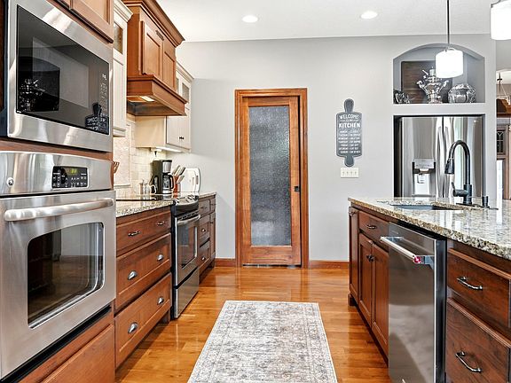5th image of 3112 SE Silverleaf Ct