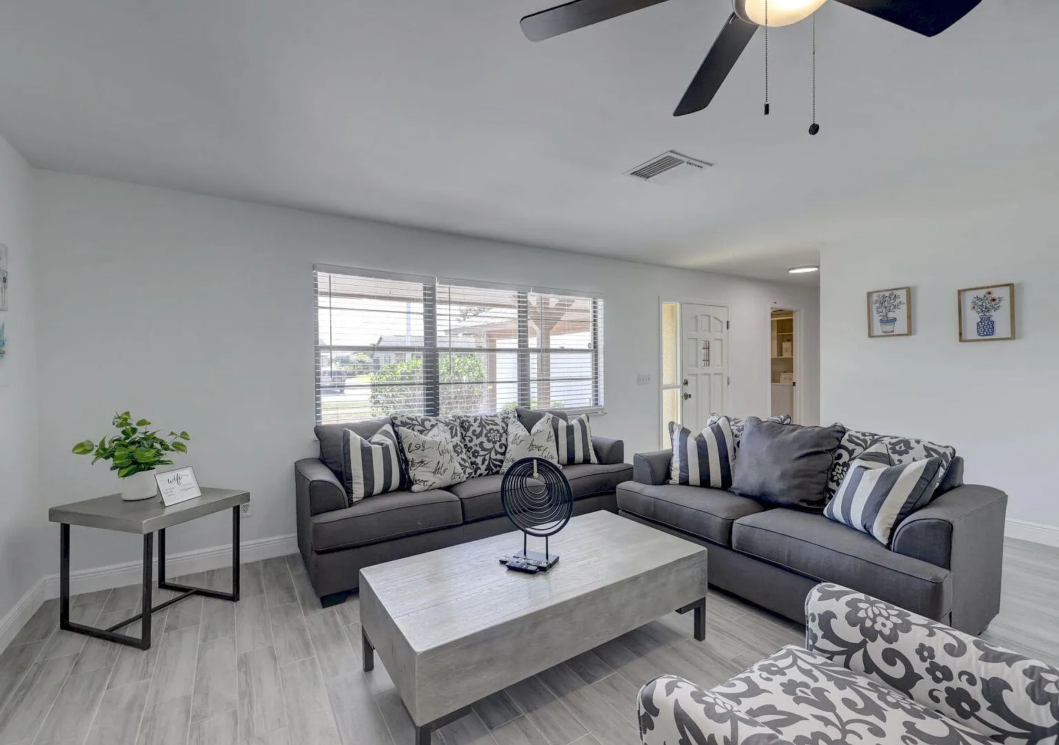 3 bed, 2.0 bath, 2022 sqft, $2,600 — Photo 3