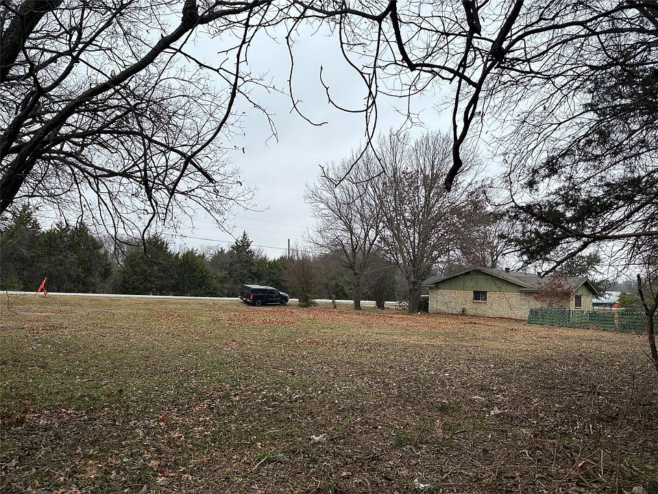 2nd image of 1118 N Lancaster Hutchins Rd