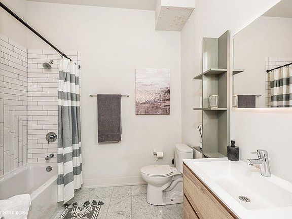 4th image of 853 N Larrabee St #Rm4t5f4z8