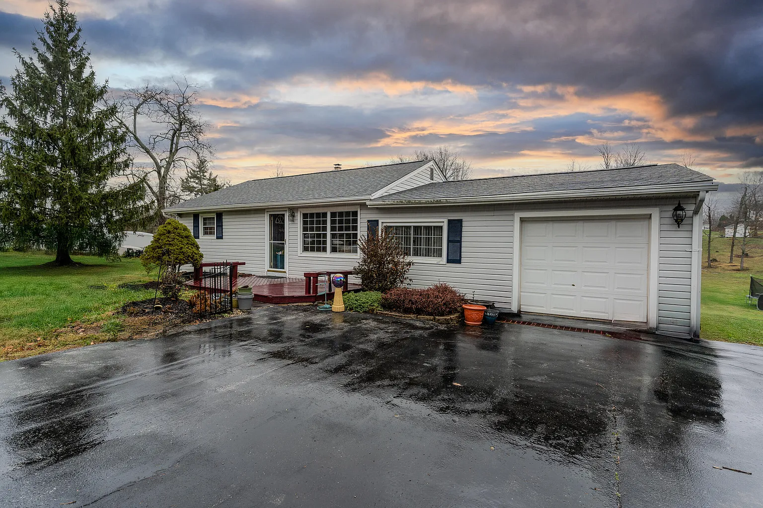 632 Willow Dr photo 1