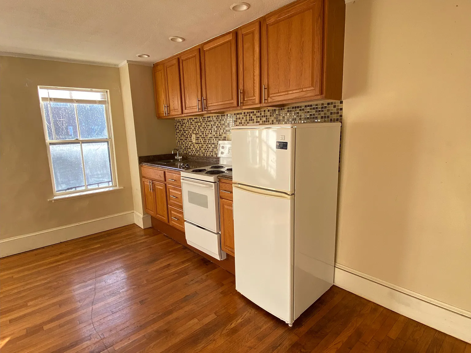 Studio, 450 sqft, $2,400 — Photo 3