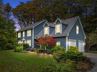 2 Lanier Ln, Falmouth, ME 04105