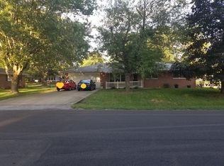 4 Victor St, Waterloo, IL 62298