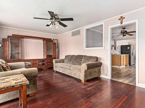 3rd image of 312 Somonauk St