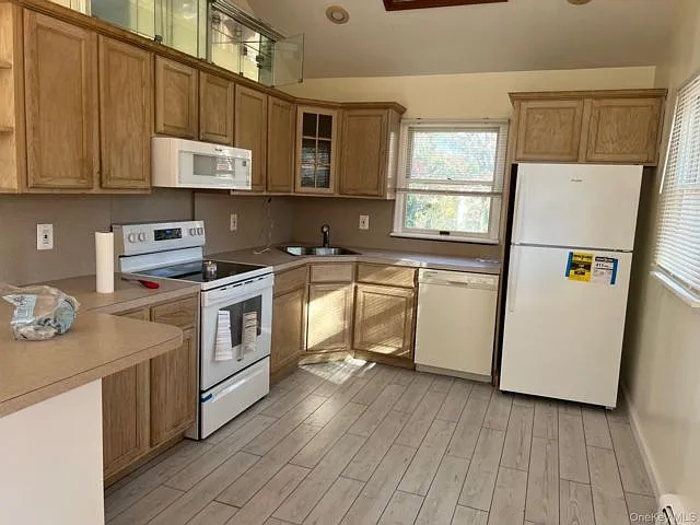 2 bed, 1.0 bath, 1000 sqft, $3,250 — Photo 3