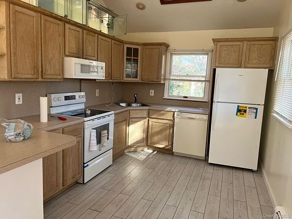 3rd image of 623 Chester Rd