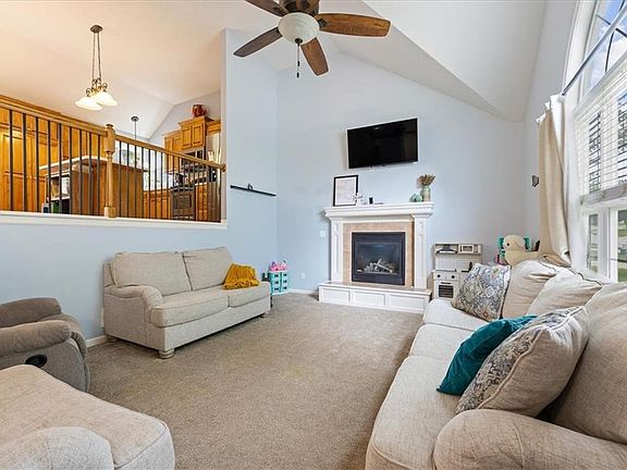 5th image of 901 Colonial Dr
