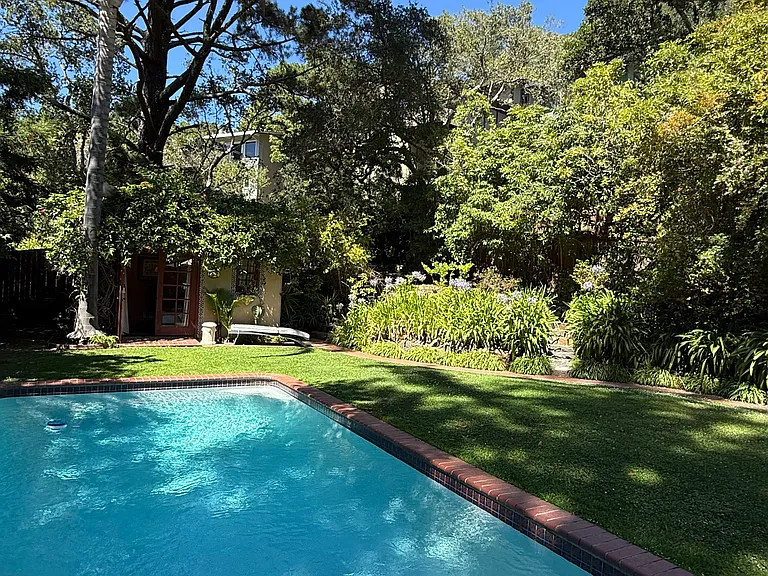 250 Manor Dr — Photo 3