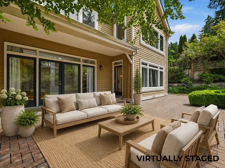 Beautiful and spacious outdoor patio