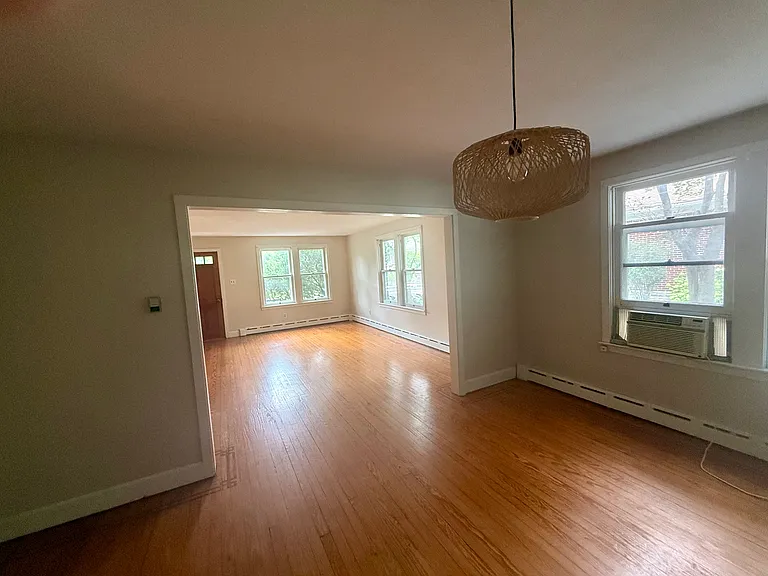 126 W York St — Photo 8