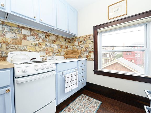 2nd image of 36 McLean St
