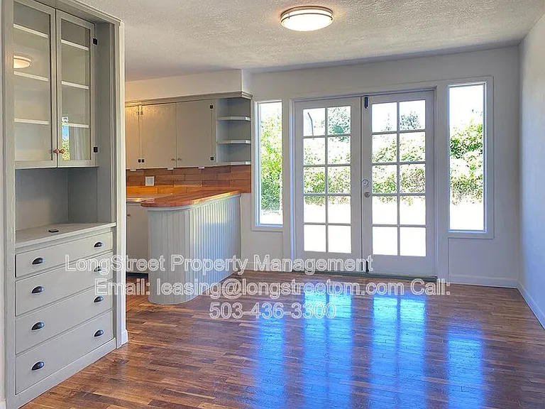 184 Gwinn St W — Photo 8