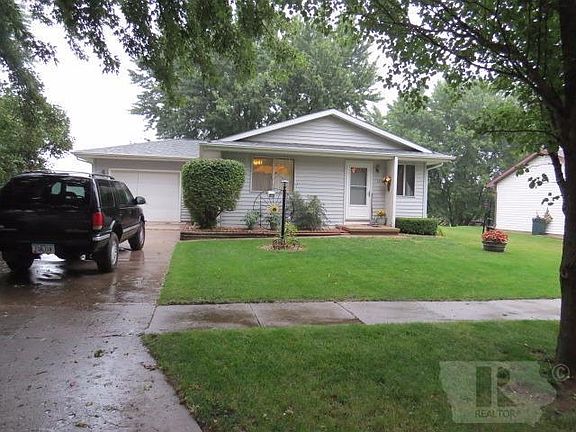 2nd image of 1215 1st St SE