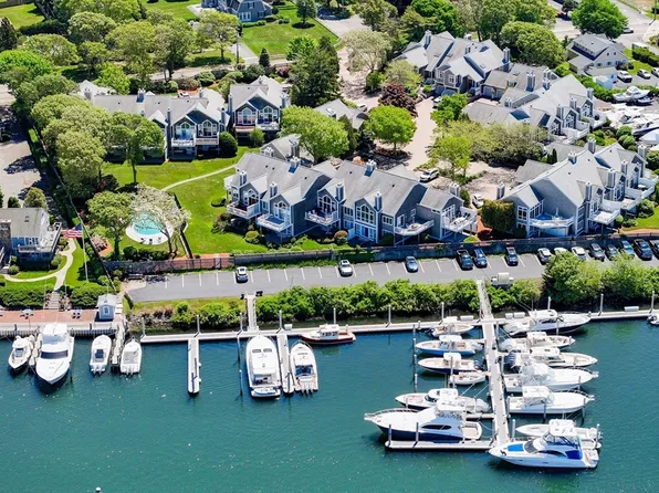 26 Gang Way #26, Falmouth, MA 02540