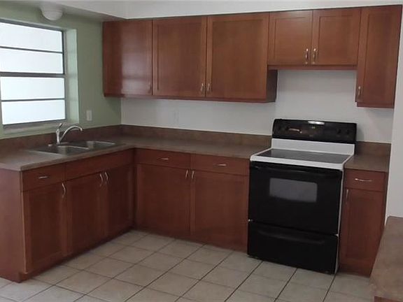 3rd image of 1065 Saxon Blvd