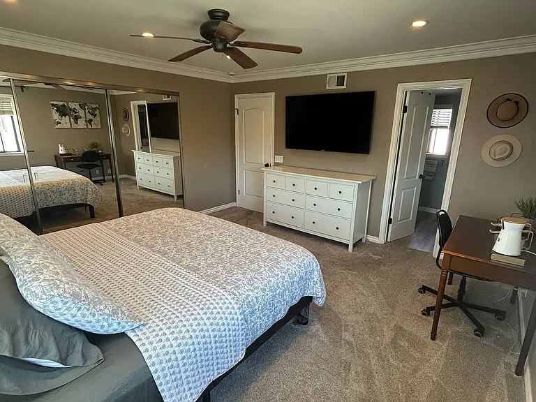 348 Sydney Ln — Photo 16