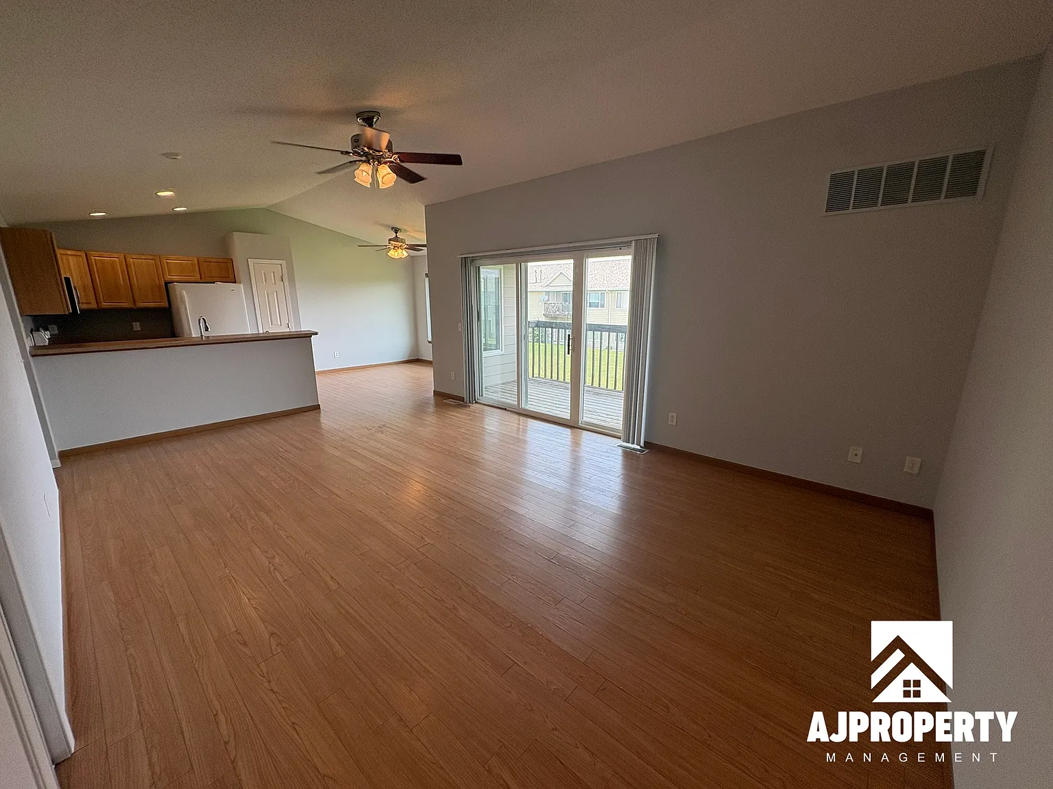 2 bed, 1074 sqft, $1,050 — Photo 4