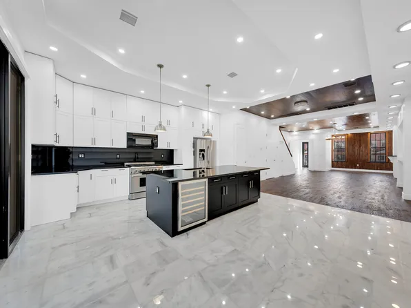 1085 Hancock Street image 10 of 37