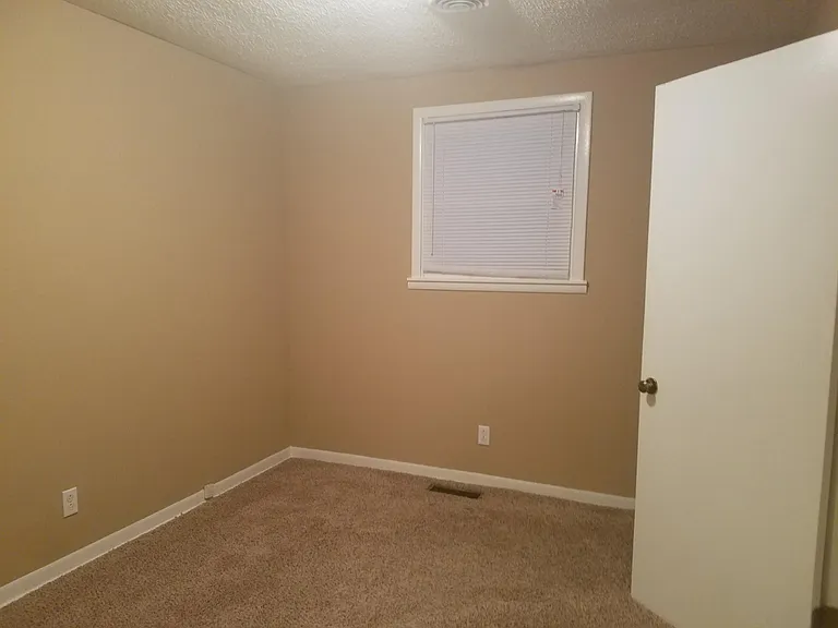 402 South Ct — Photo 14