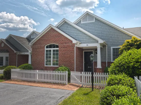 26 Villa Ln, Penhook, VA 24137