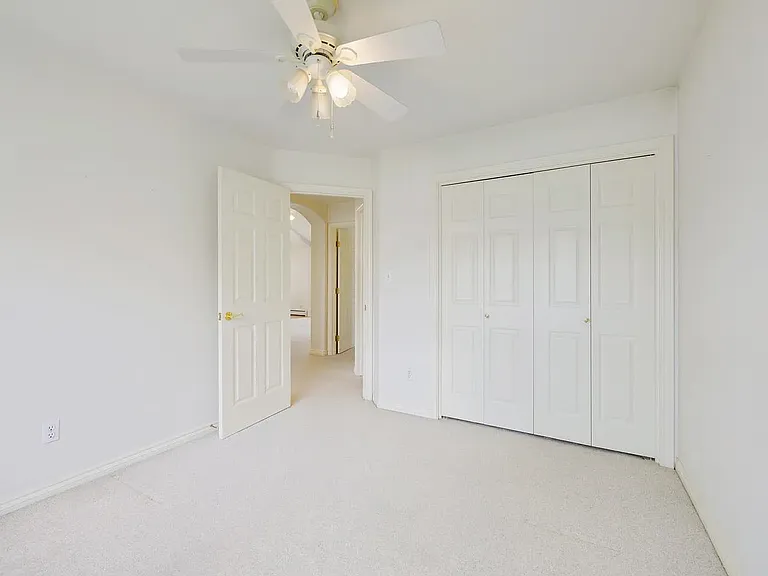 712 E Harbor Cir — Photo 14