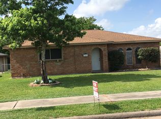 305 Bastrop St, Angleton, TX 77515