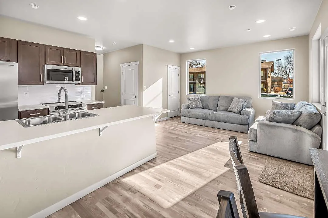 4 bed, 1725 sqft, $850 — Photo 3