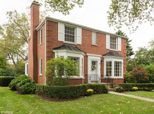 591 E Parkway Rd, Riverside, IL 60546