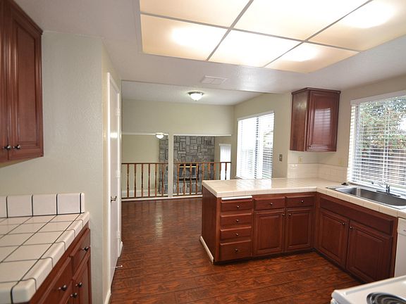 5th image of 4023 De La Vina Way