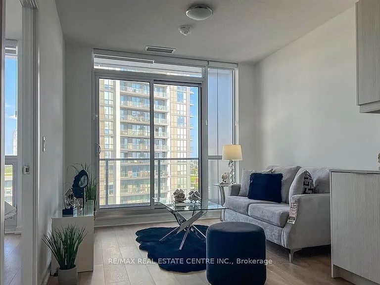36 Manor Rd E #722 — Photo 5