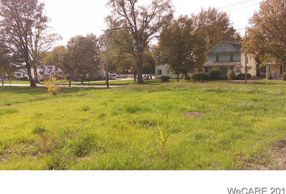 1st image of 609 S Woodlawn Ave
